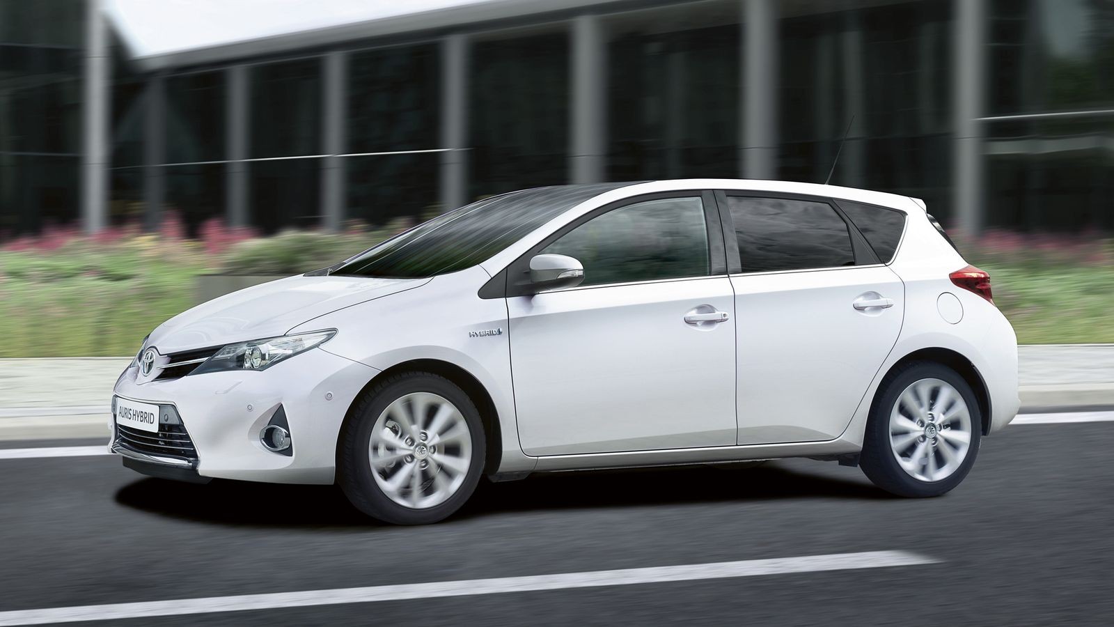 Ох, эти «глючные» гибриды! Toyota отзывает еще 2,43 млн автомобилей